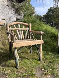 Rustik trädgårdsgrupp av envirke