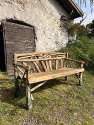 Rustik trädgårdsgrupp av envirke