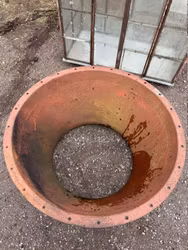Stort planteringskärl av järn