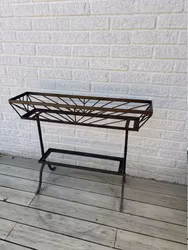 Vintage blomlåda på ben