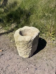Urna i sten , Cylinderformad 37x35cm