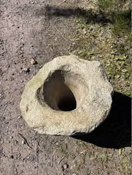 Urna i sten , Cylinderformad 37x35cm
