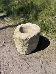 Urna i sten , Cylinderformad 37x35cm