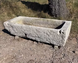 Stort kalkstenstråg 137x58cm