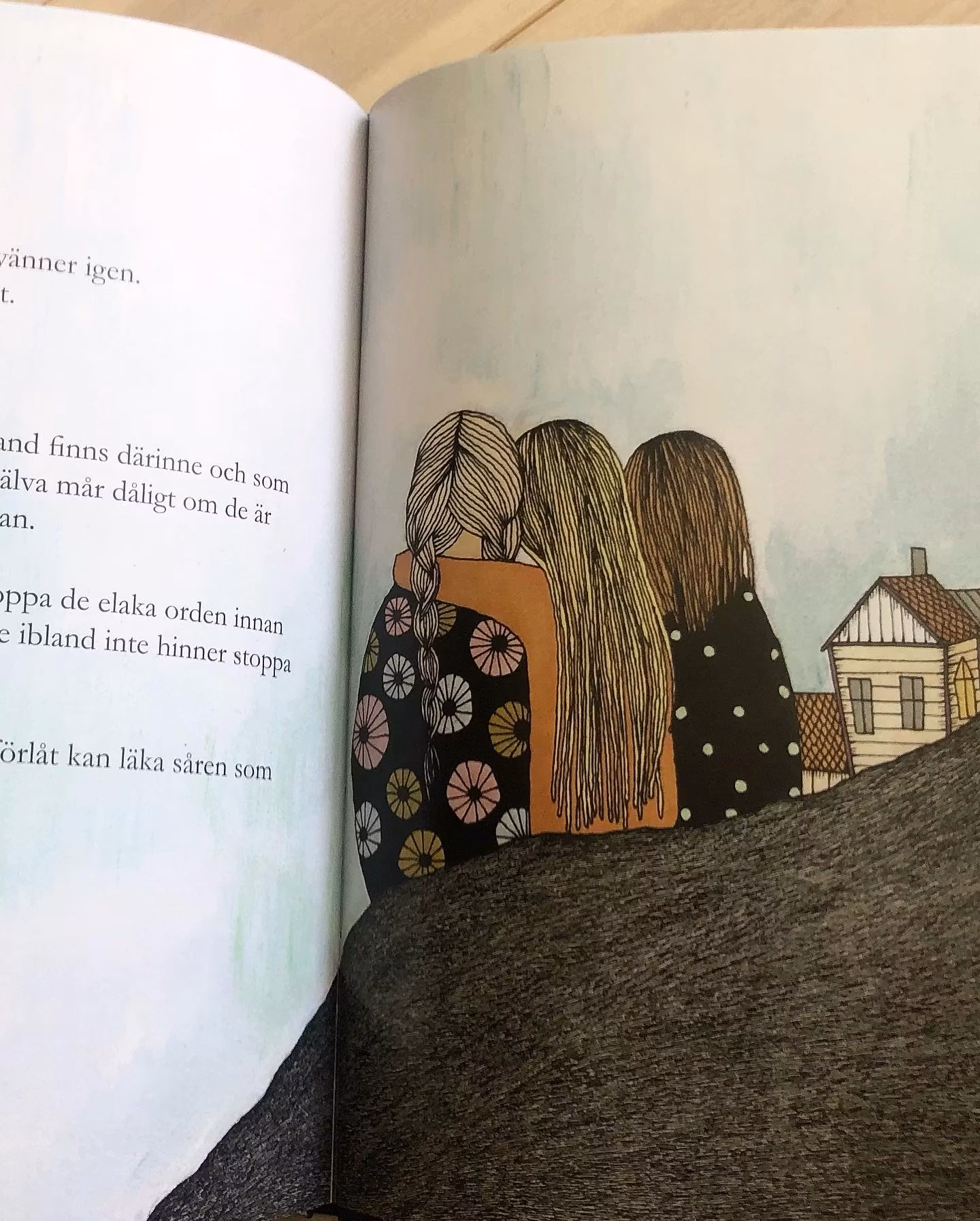 LYRA OCH ELDFÅGELN