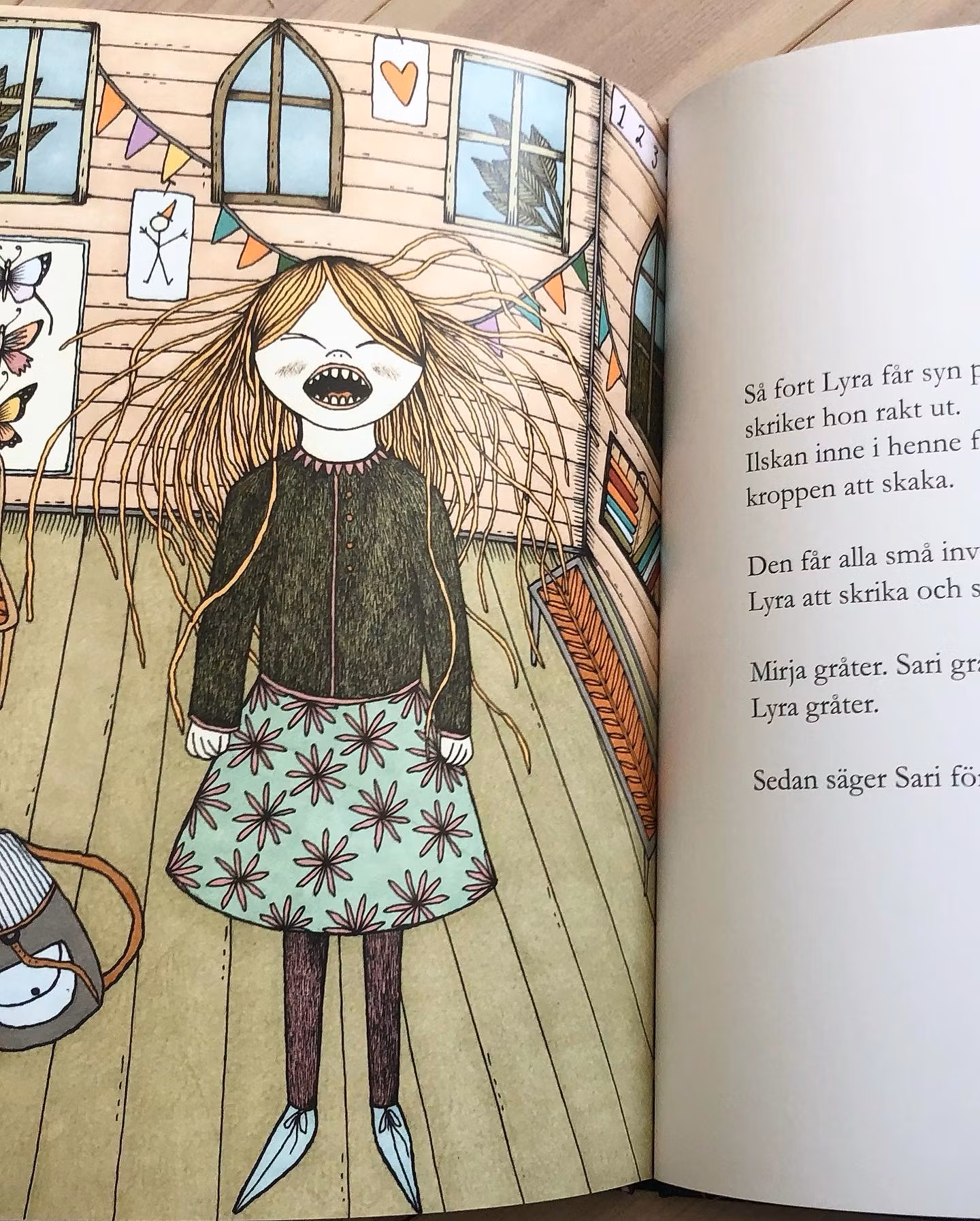 LYRA OCH ELDFÅGELN