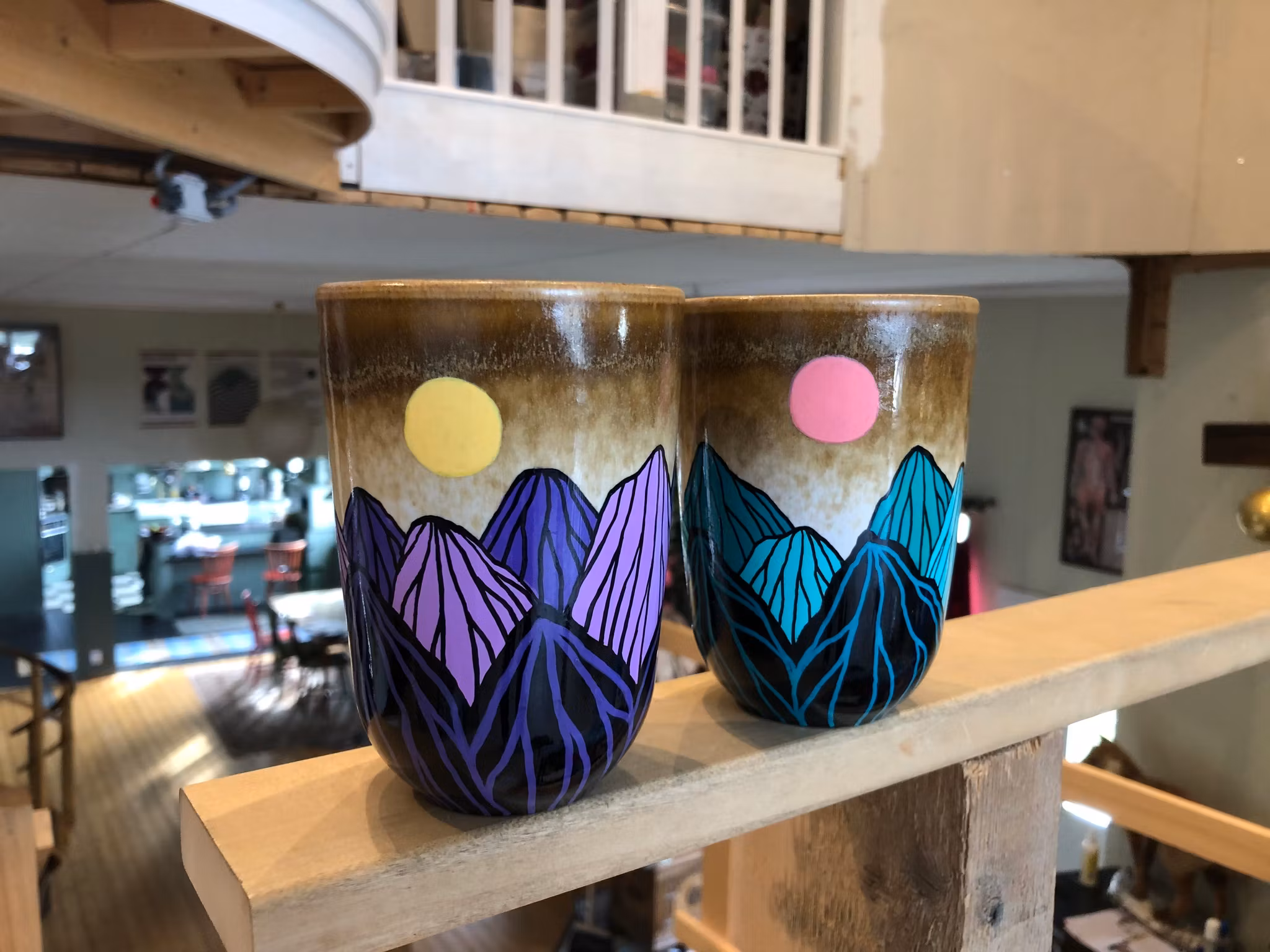 THREE MOONS (2 par)