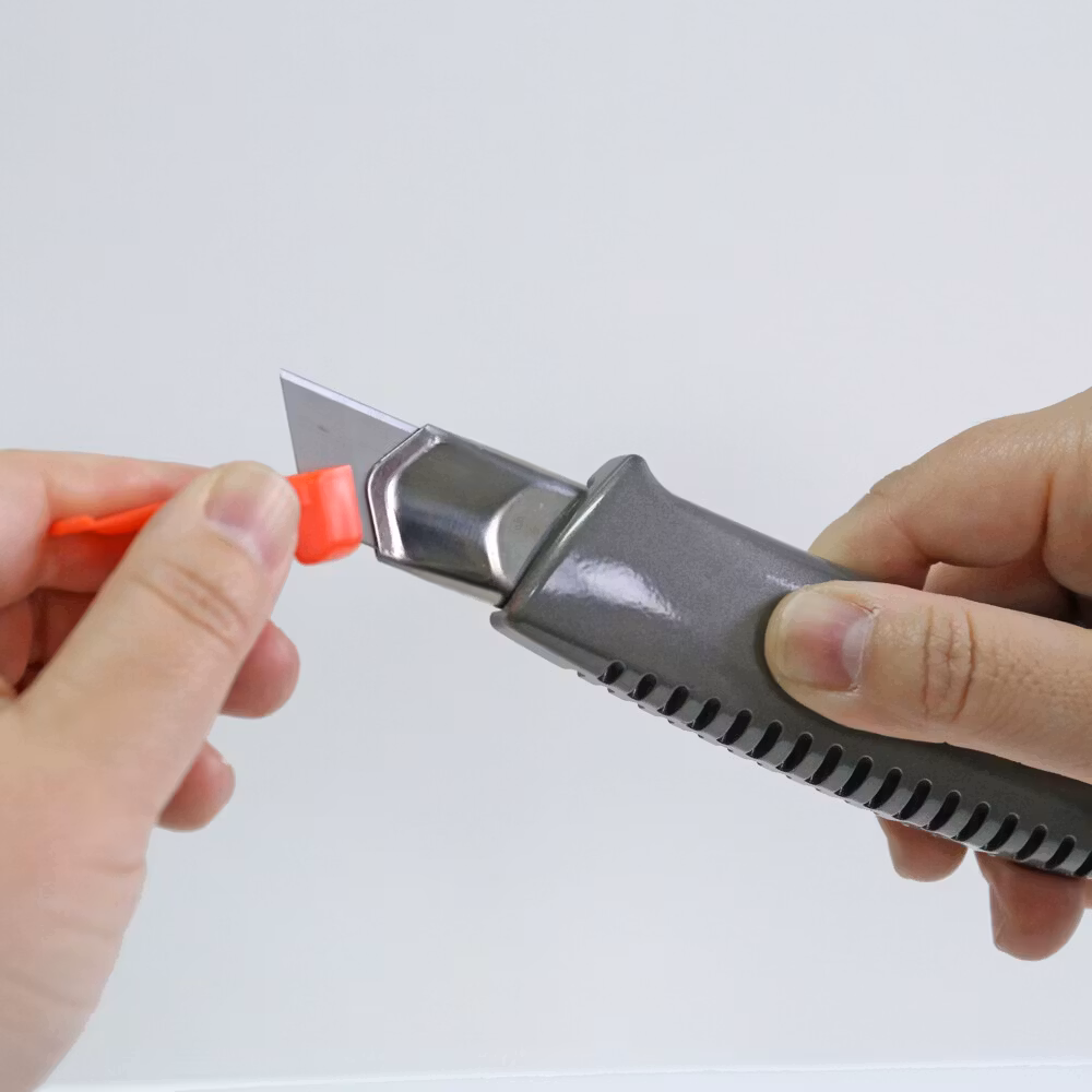 NT Cutter® Brytkniv L-500GRP Metall 18mm. Från 133kr!
