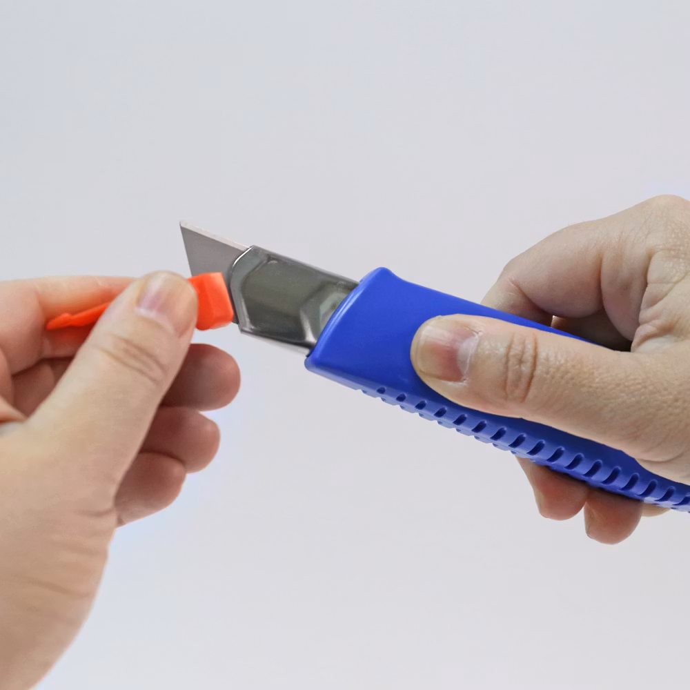 NT Cutter® Brytkniv L-300RP 18mm. Från 75kr!