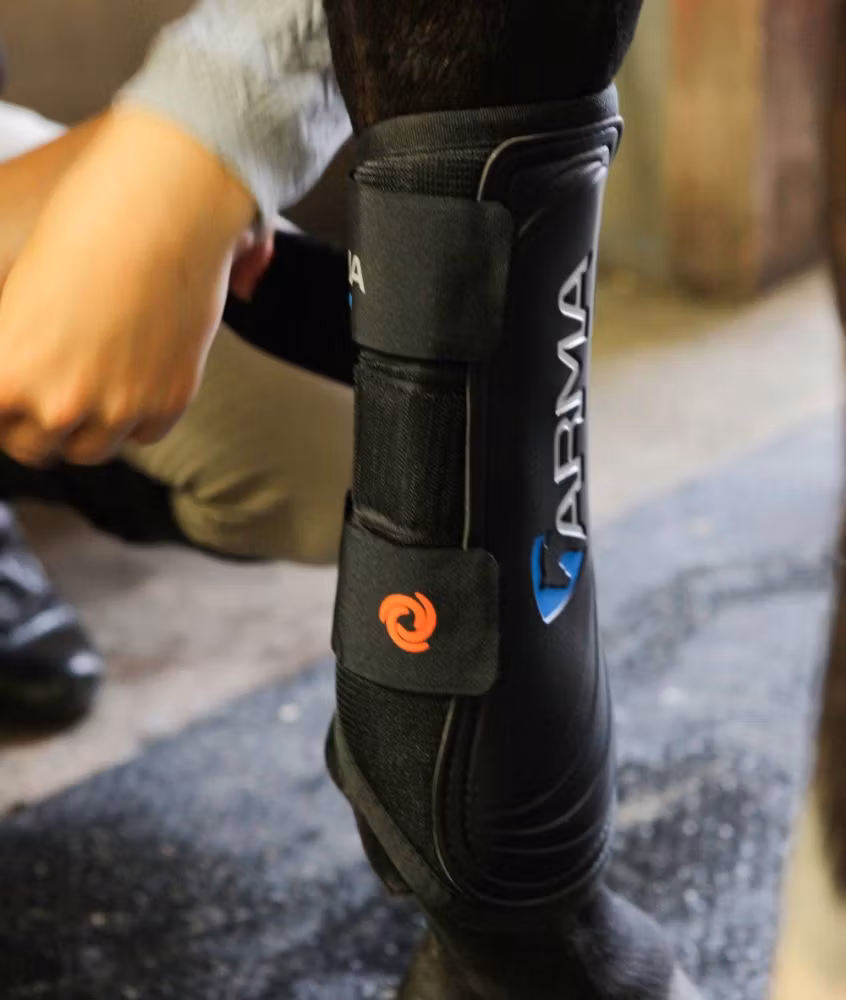 Arma Air Motion Benskydd Black