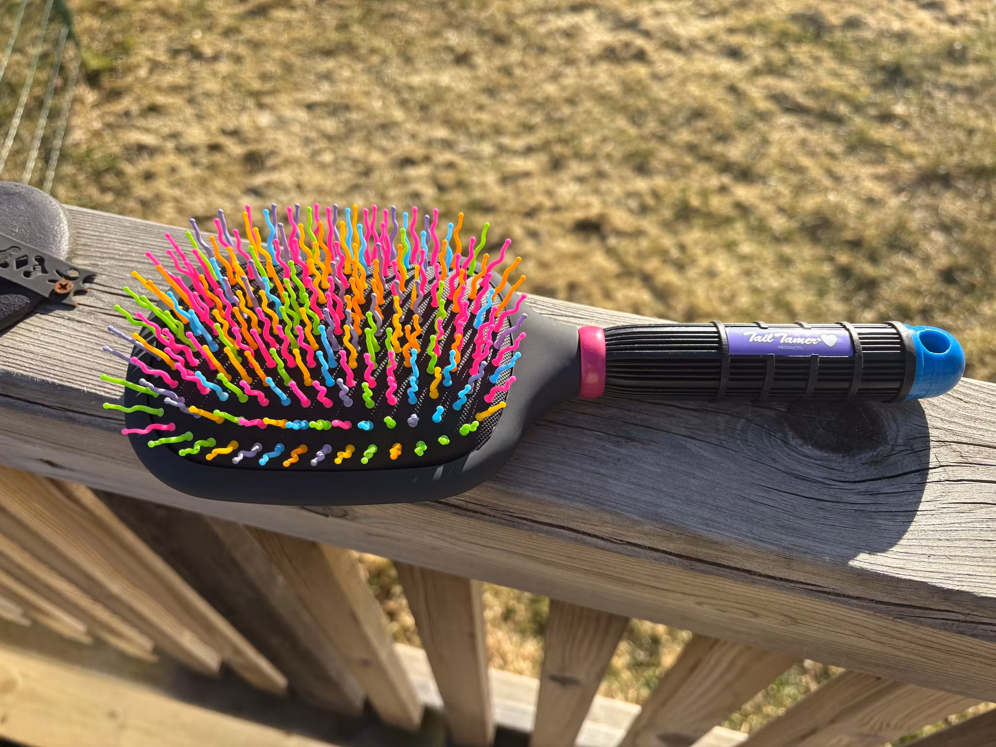 Tail Tamer Rainbow man och svansborste