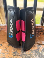 Arma Neopren Benskydd Raspberry