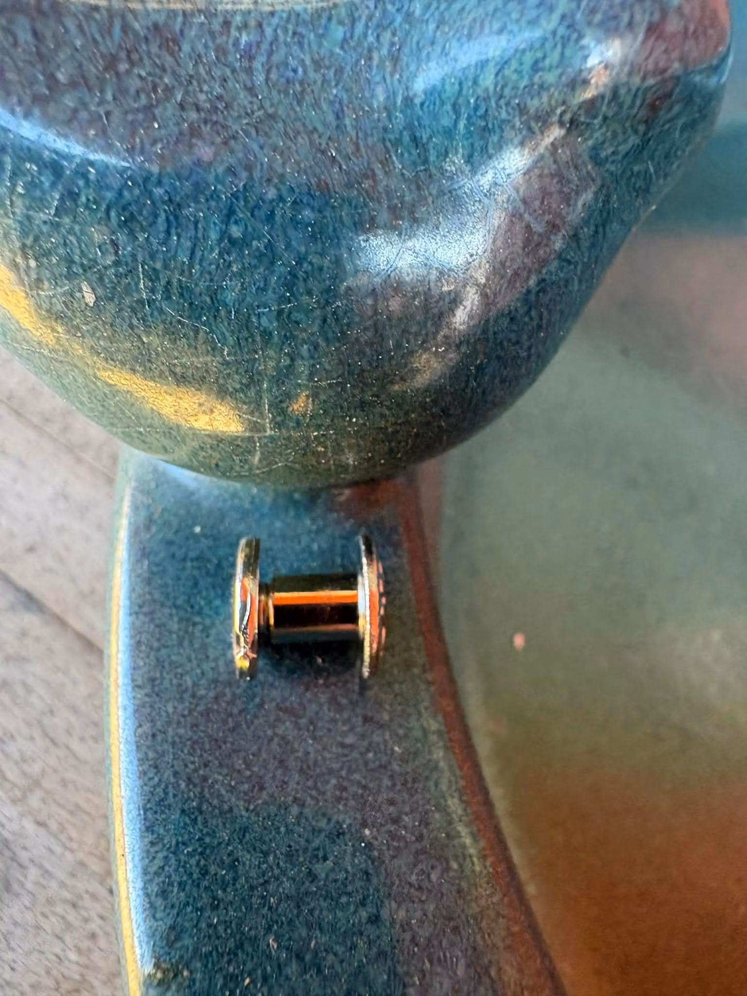 Chicago Screw short, embossed