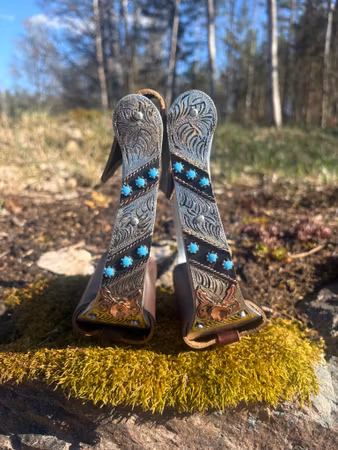 Aluminium Stirrup Engraved With Stones Leather Step