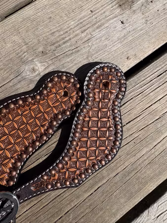 Twotoned Honeycomb Shaped Spur Straps