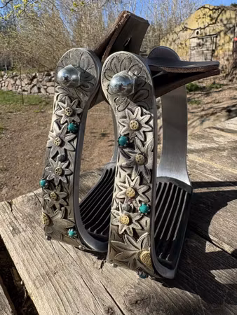 Aluminium Stirrup Engraved With Flower Rubber Step