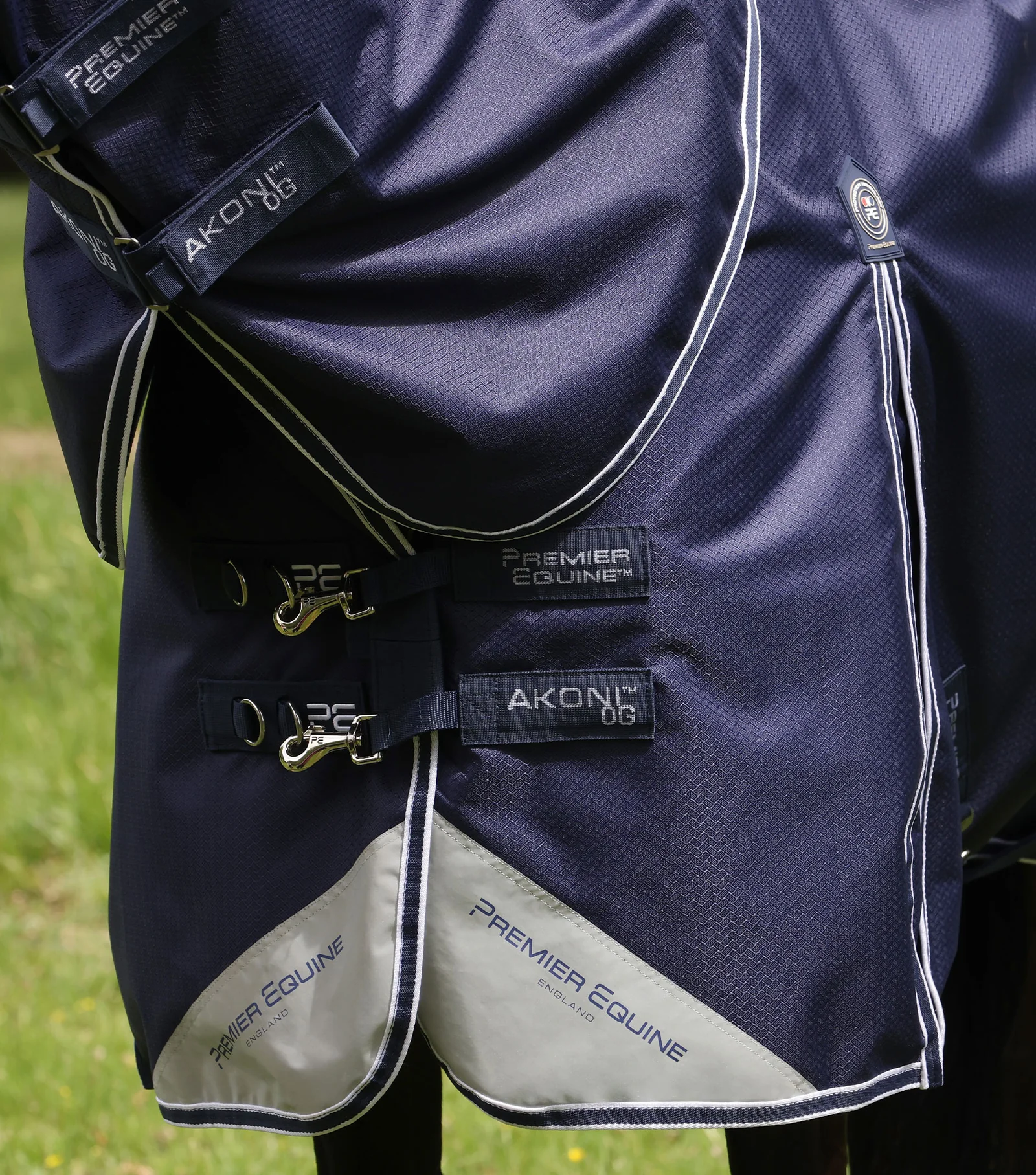 Premier Equine Akoni 0g Turnout Rug with Classic Neck Cover Navy