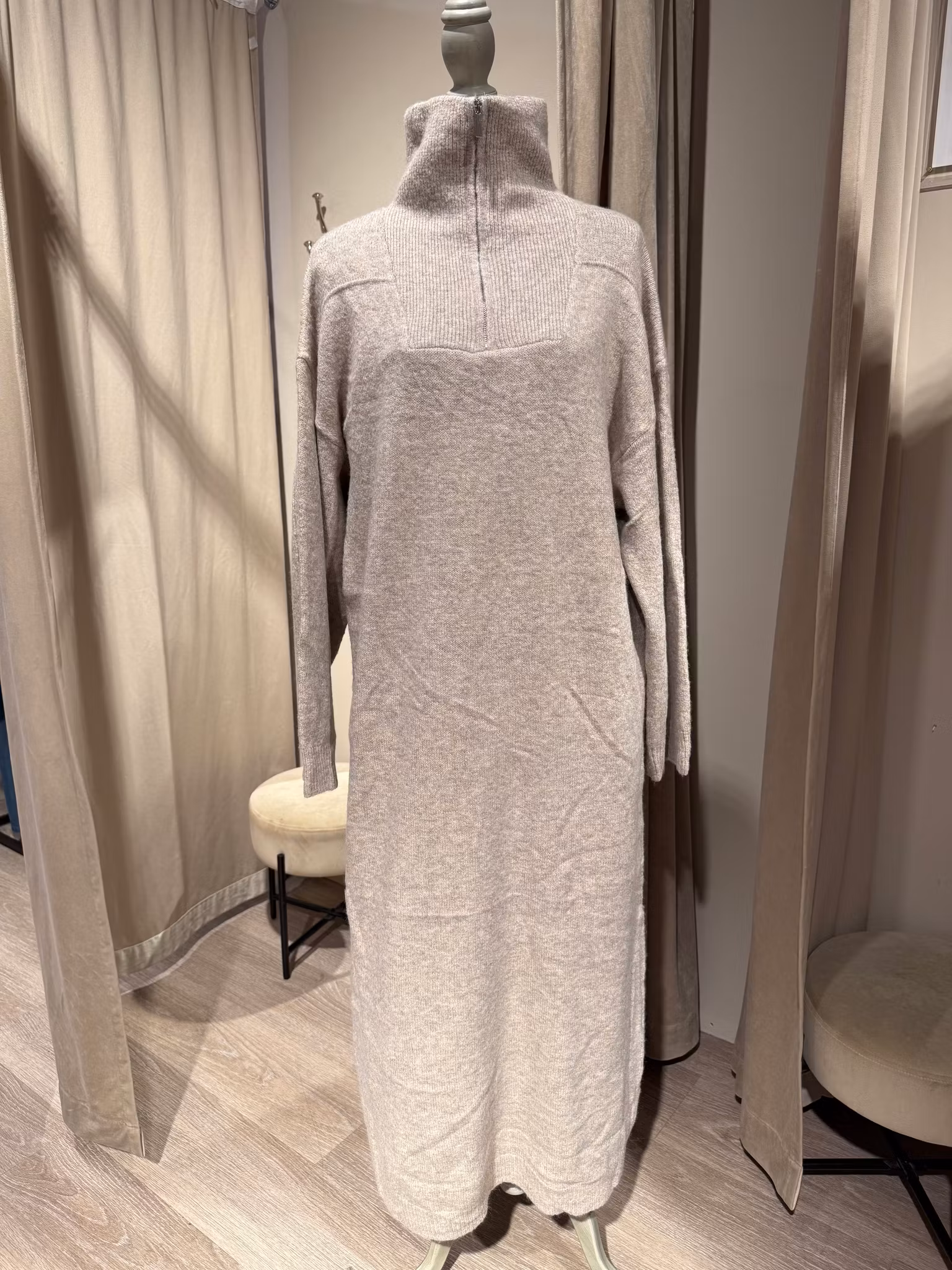 OVERSIZED KJOLEGENSER BEIGE