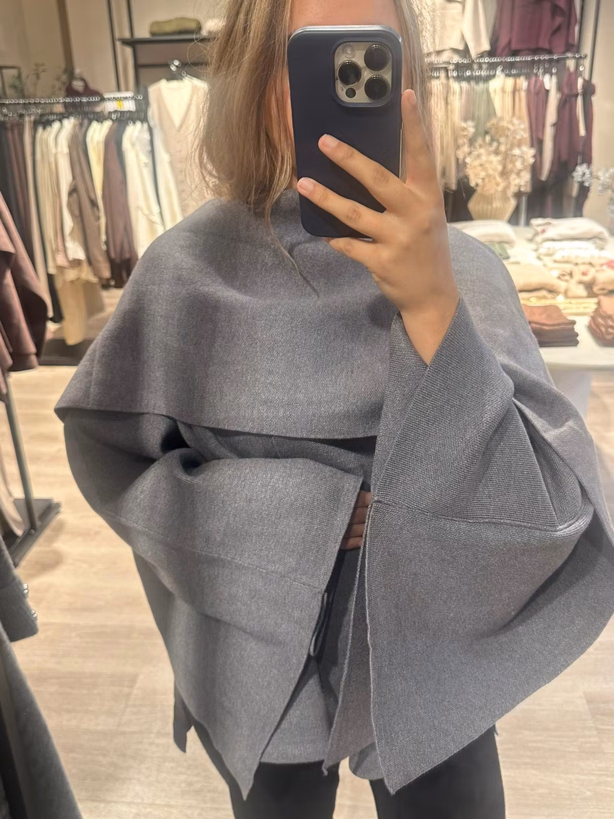 JAKKE MED SKJERF GRÅ