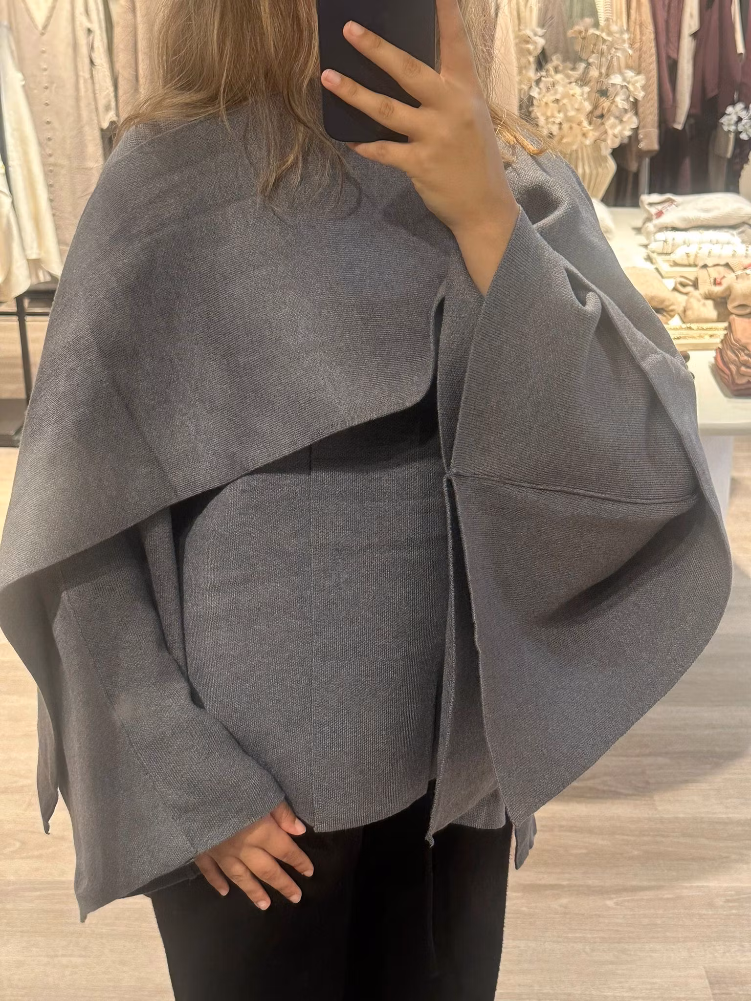 JAKKE MED SKJERF GRÅ