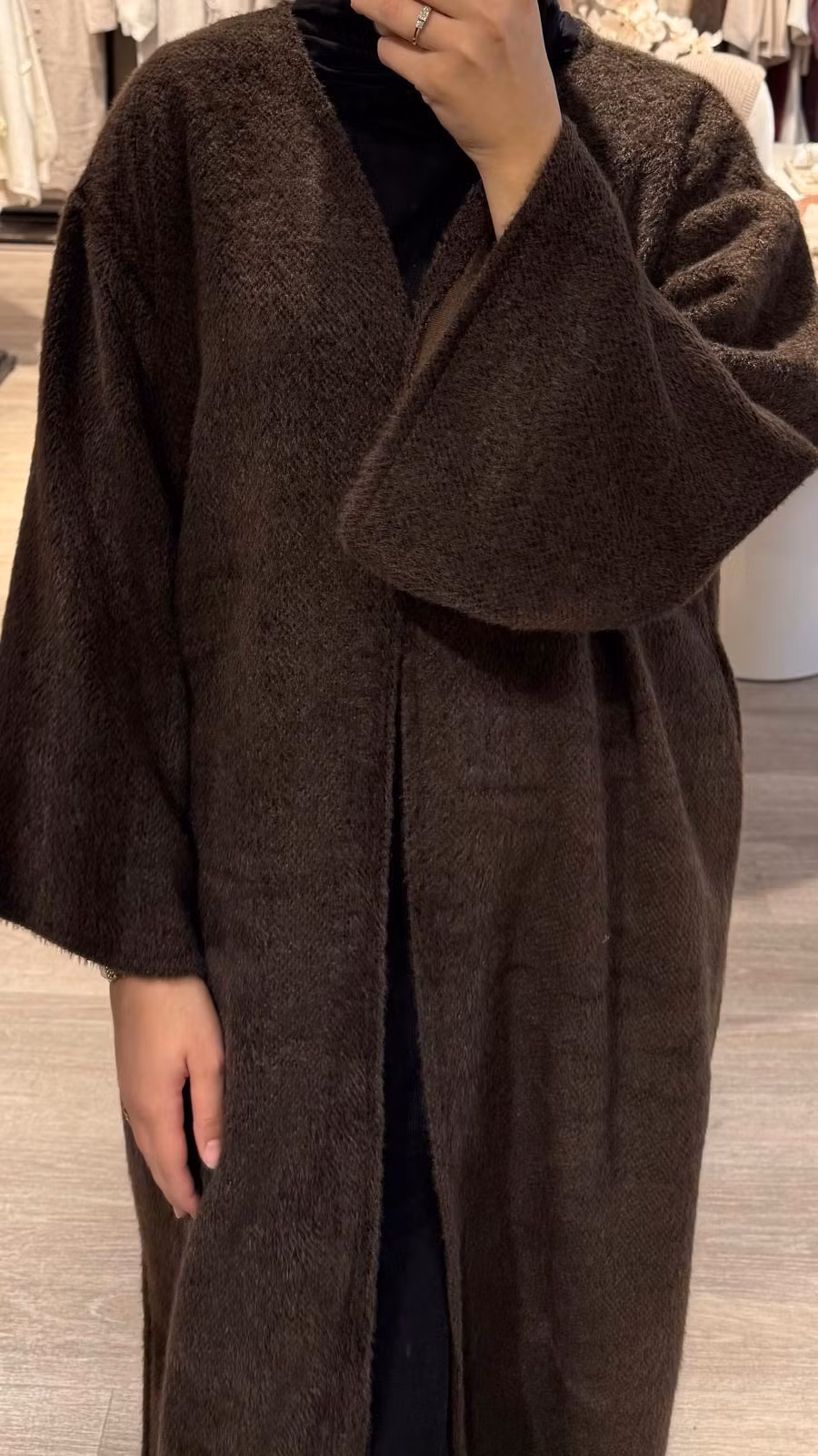 FLUFFY KIMONO-KÅPE  BRUN