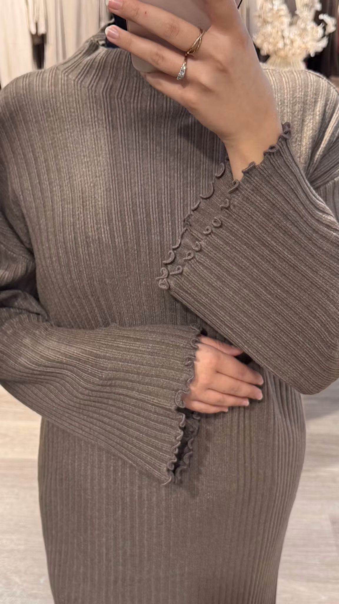 RIBBESTRIKKET KJOLE TAUPE