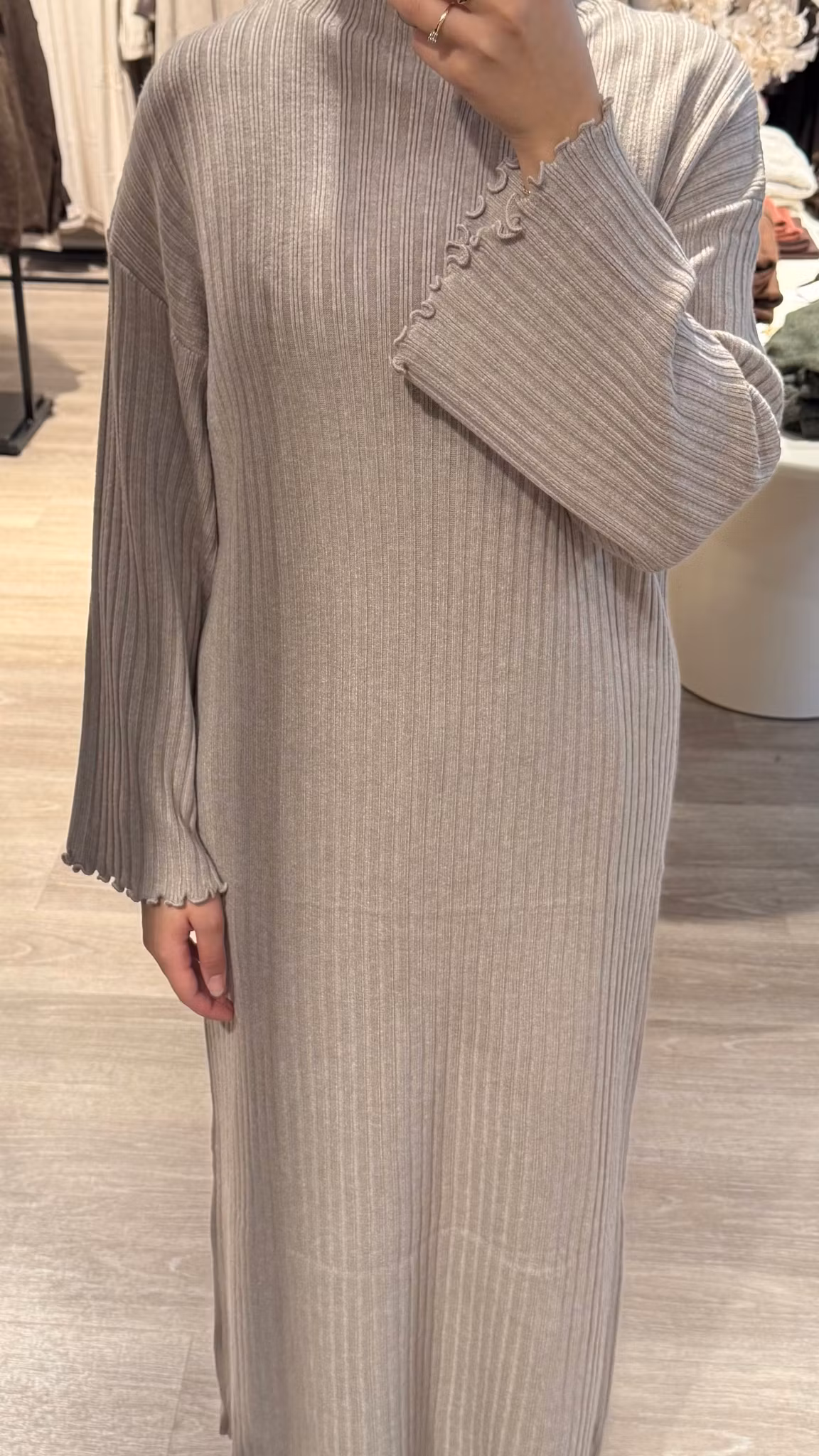 RIBBESTRIKKET KJOLE BEIGE