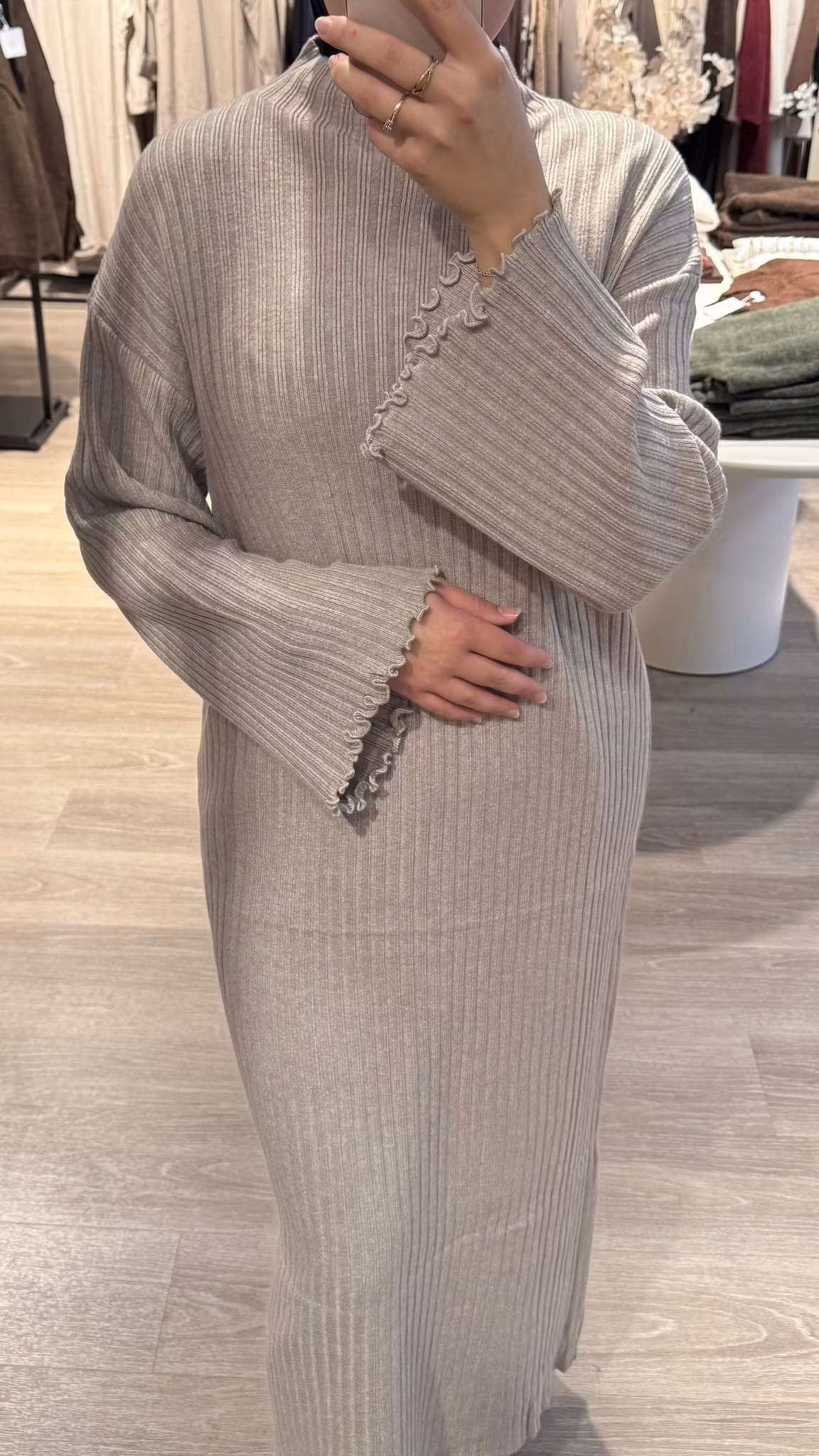 RIBBESTRIKKET KJOLE BEIGE