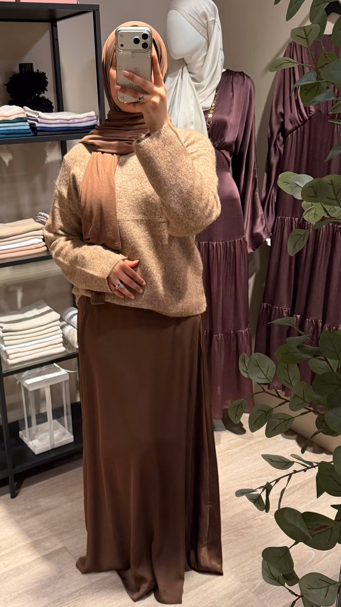 SATENG MAXI SKJØRT-SJOKOLADE