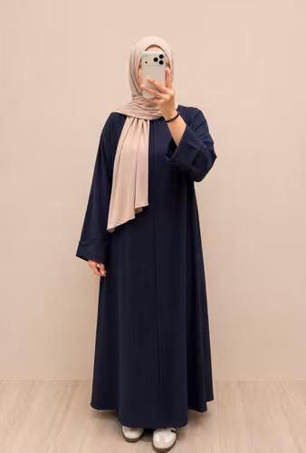 TIDLØS CREPE ABAYA MARINEBLÅ