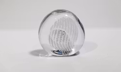 Brevpress i glas 9 cm hög