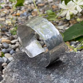 HAMRAT STELT ARMBAND, BRETT