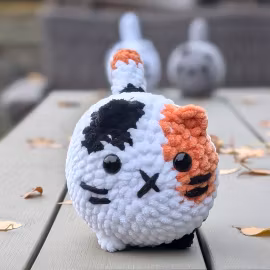 "Loaf cats" - heklede plysj katter