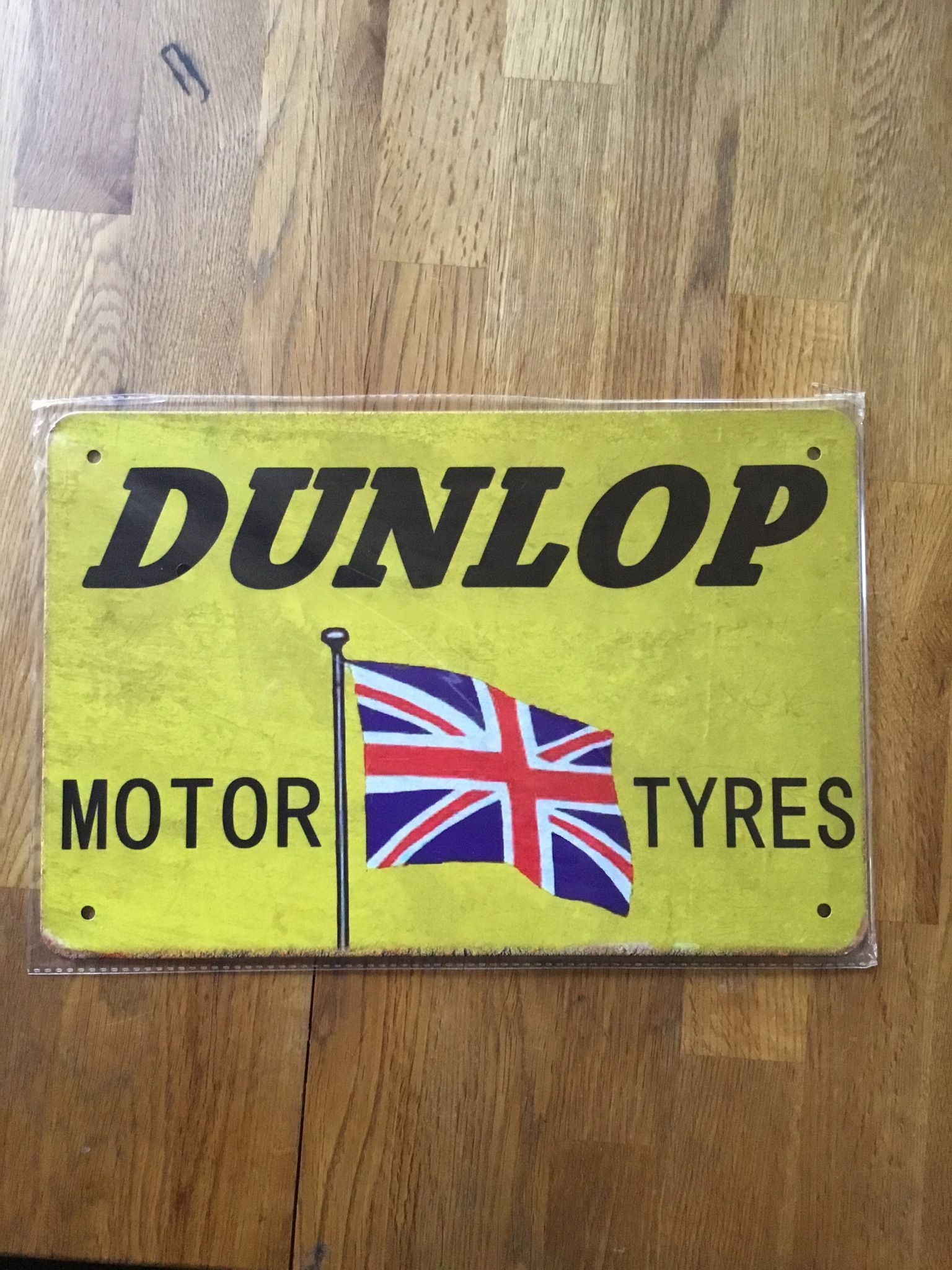 Dunlop motor tyres