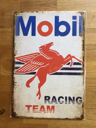 Mobil racing team