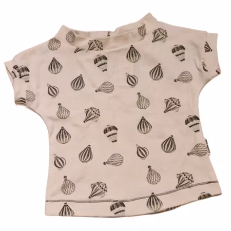 Str 92 T-skjorte i offwhite med mosegrønne luftballonger