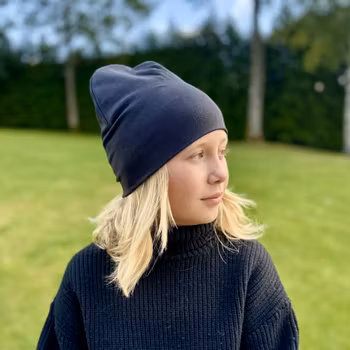 Ribbad mössa svart