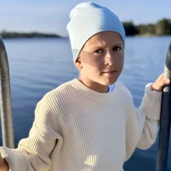 Ribbad mössa blå