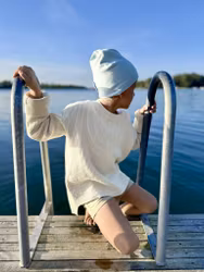 Ribbad mössa blå