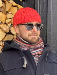 Mössa/Cap cerise