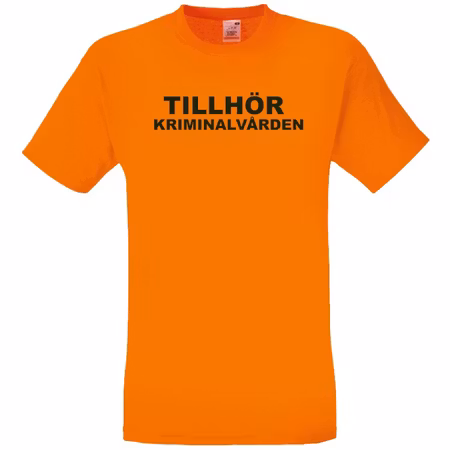 T-shirt med Tryck – "Tillhör Kriminalvården" – För Den Modige!