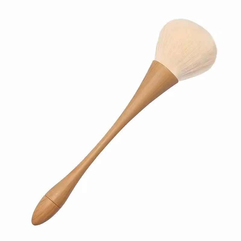Puderborste med trähandtag