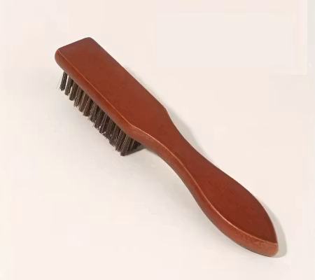 Borste m. brunt trähandtag