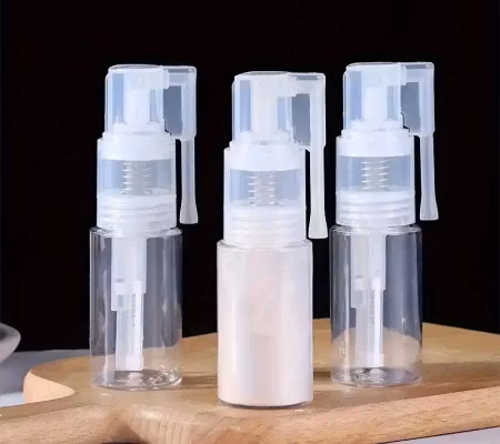 Pudersprayflaska genomskinlig i plast med pip 50 ml