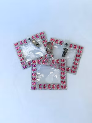 Nummerlappshållare till buren Rosa droppar