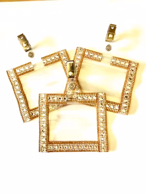 Nummerlappshållare till buren Silver med guldkant