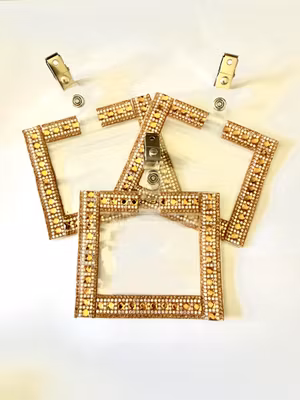 Nummerlappshållare till buren Guld med guldkant