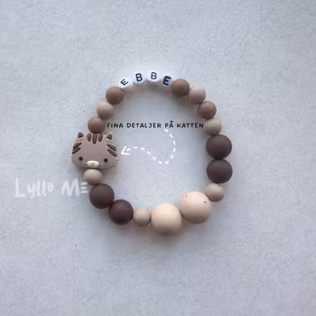 ARMBAND Twist a pet med NAMN Cappuccino/Brown (3+)
