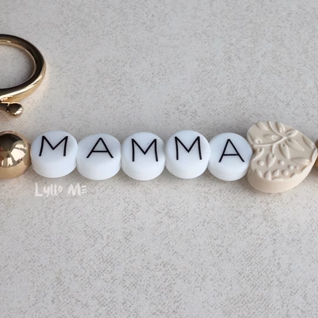 NYCKELRING MAMMA- Hjärta Ivory/ alt valfritt namn(max 5 bokstäver)