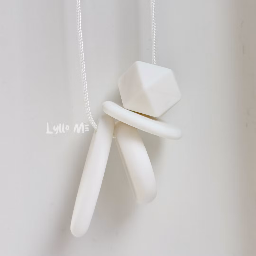 AMNINGSHALSBAND Silimama - Shapes -White wash